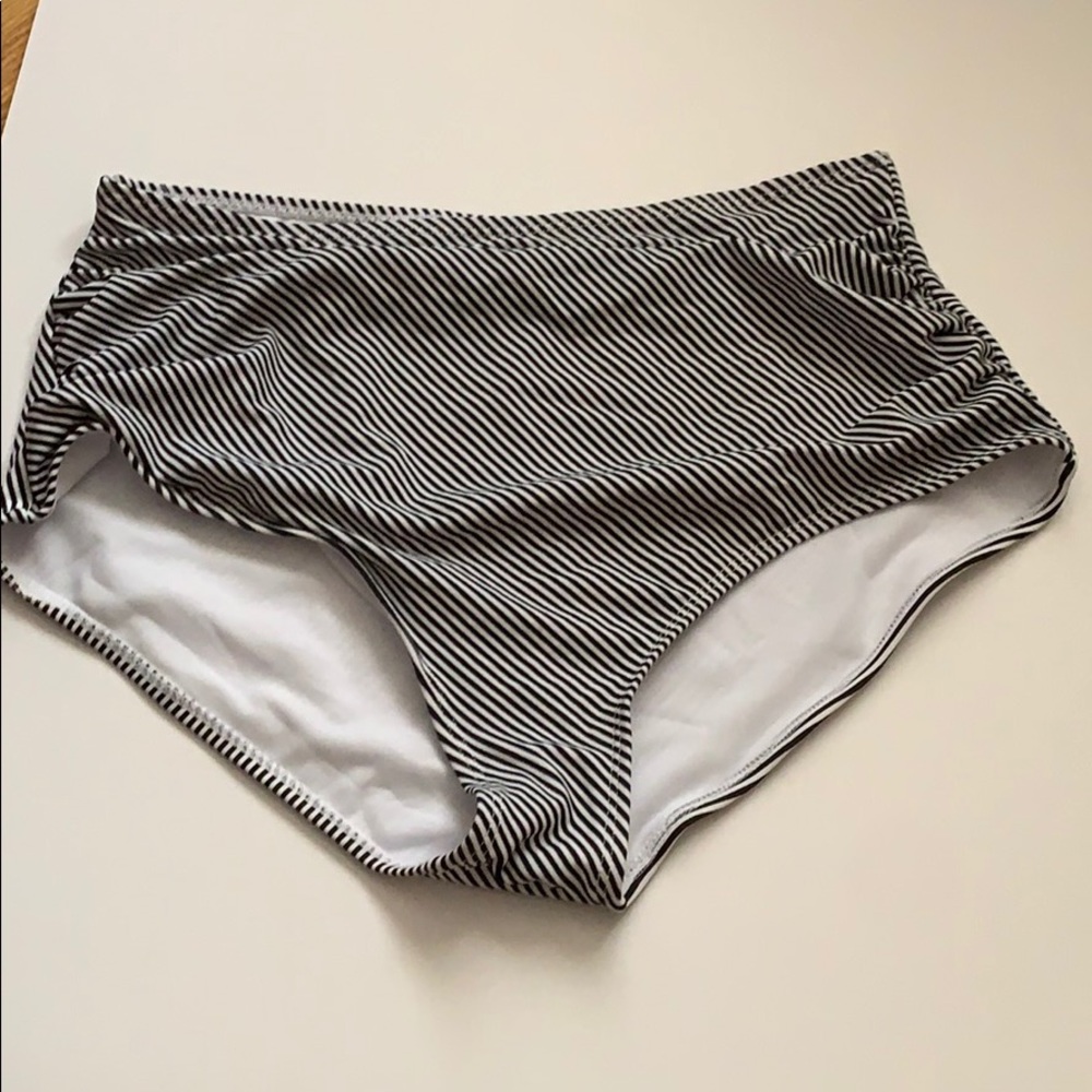 Swim bottoms never worn